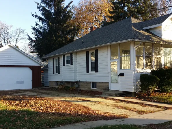 118 S Washington St, Genoa, IL 60135