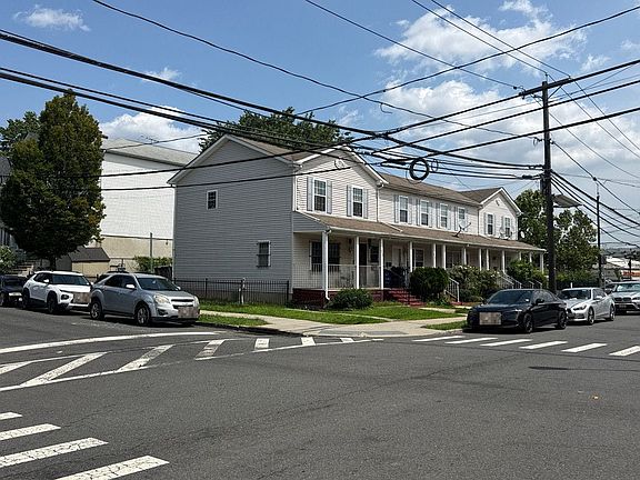 3rd image of 119 Dickerson St