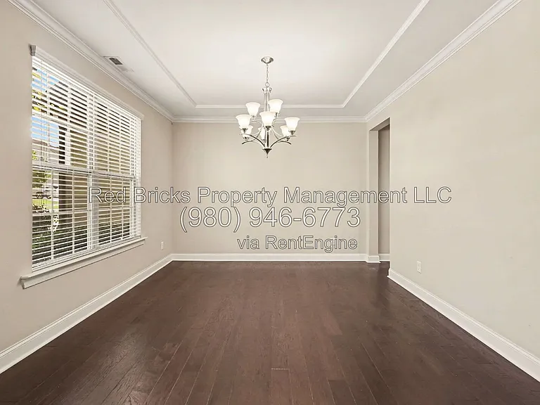 145 Barclay Dr — Photo 11