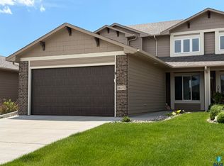 1605 S Meadowland Ave, Sioux Falls, SD 57106