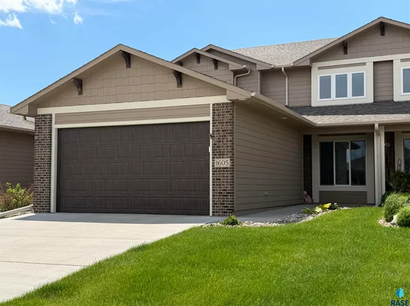1605 S Meadowland Ave, Sioux Falls, SD 57106