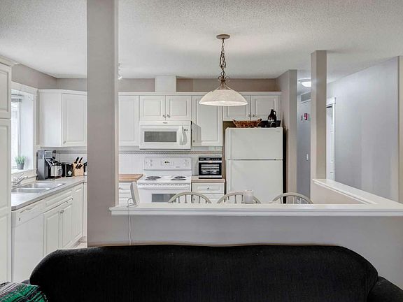 5th image of 302 30th Ave NE Unit 302