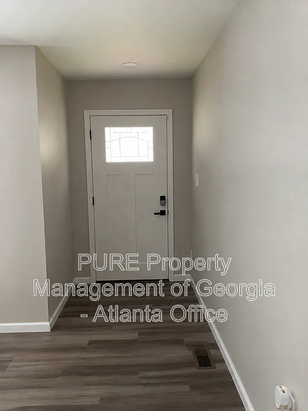 3 bed, 2.0 bath, 1216 sqft, $2,199 — Photo 2