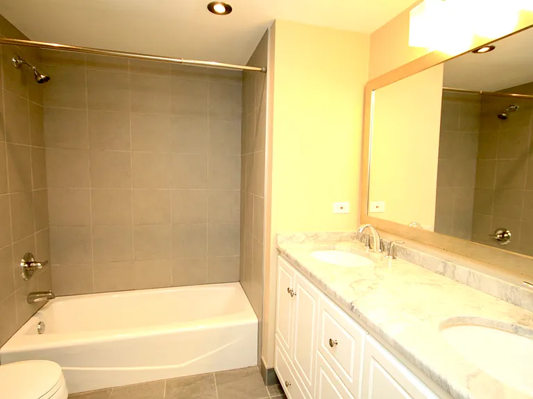 2219 N Clifton Ave #1W — Photo 19