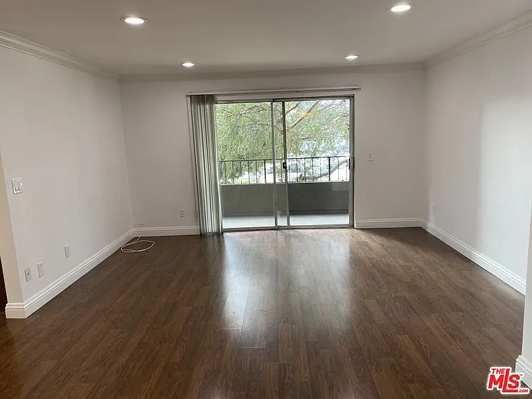 1224 S Barrington Ave #101 — Photo 3