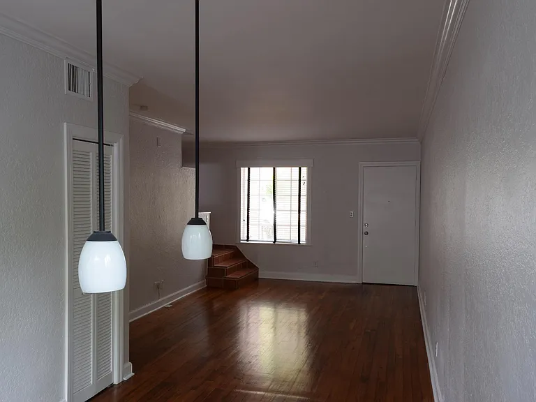 15 Madeira Ave #8 — Photo 8