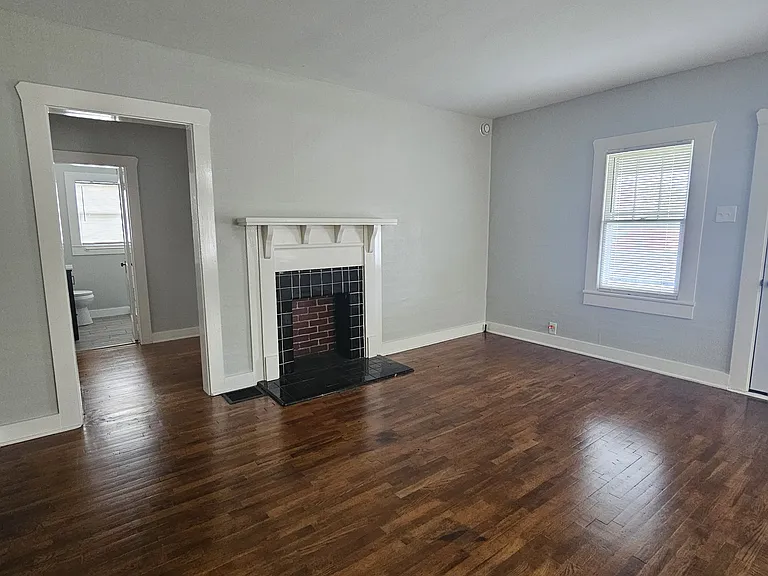 1060 Mulberry St — Photo 2