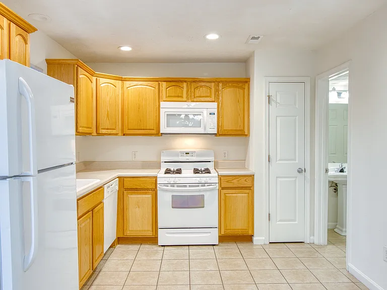 19 Berkshire Ln #101 — Photo 11