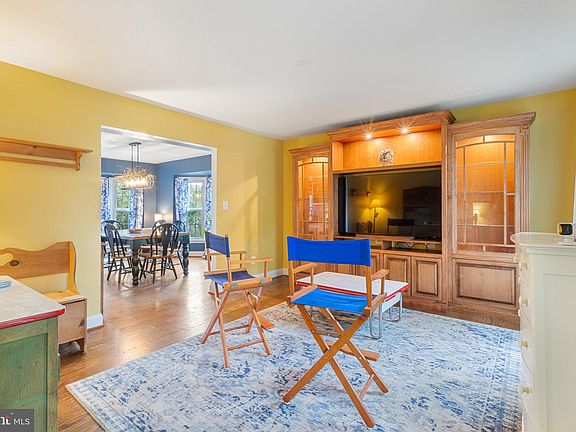 4th image of 21 Ballantrae Ct