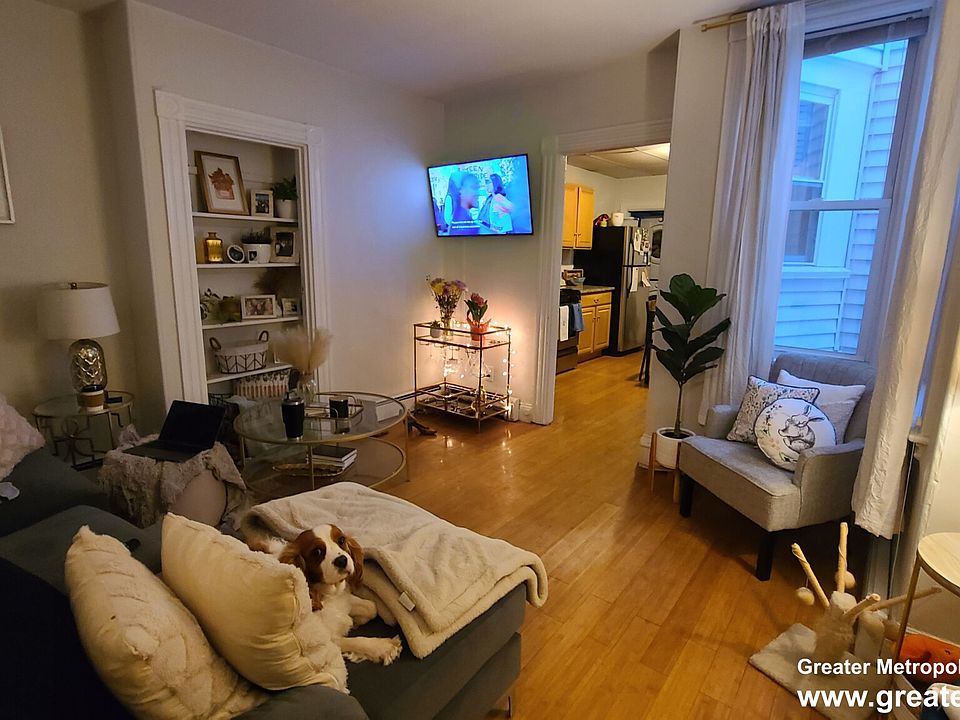 2nd image of 764 E 8th St #1