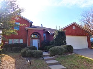 911 Calvert Dr, Cedar Hill, TX 75104