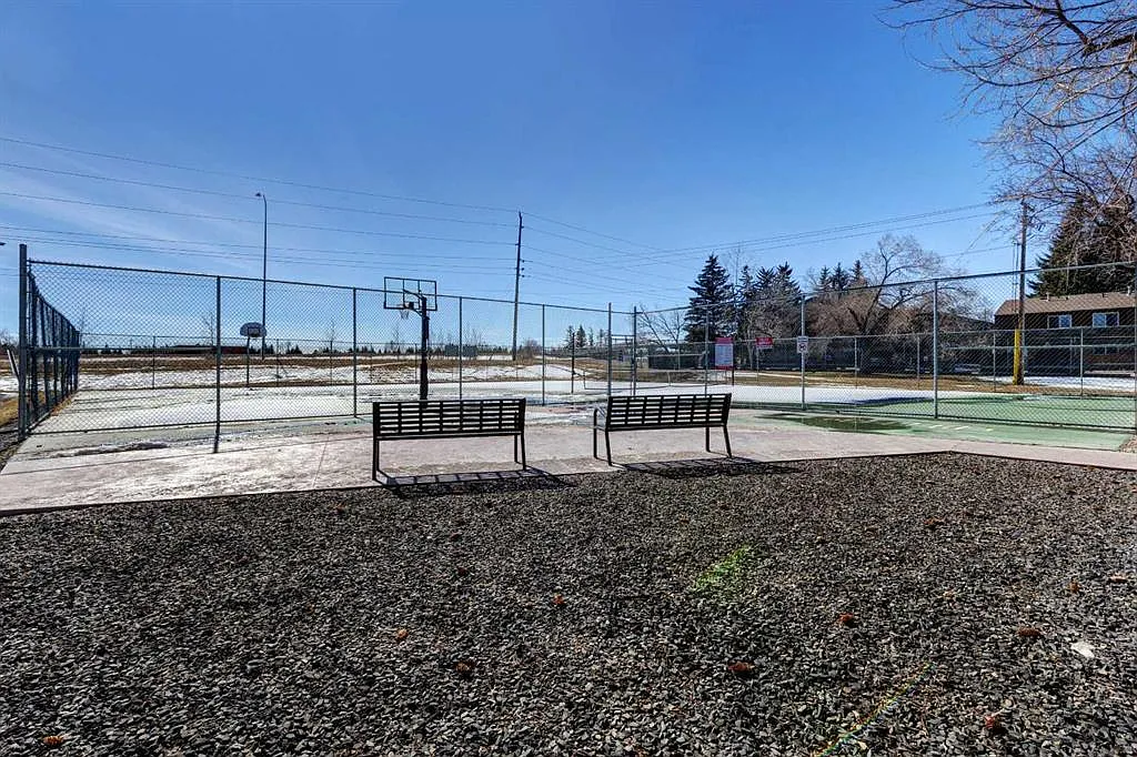 Lovely 2 Bedroom Suite Near South Centre! (CP112) — Photo 4