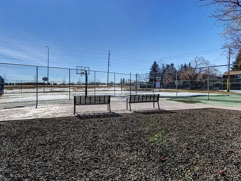 315 Southampton Dr SW #4201 — Photo 4