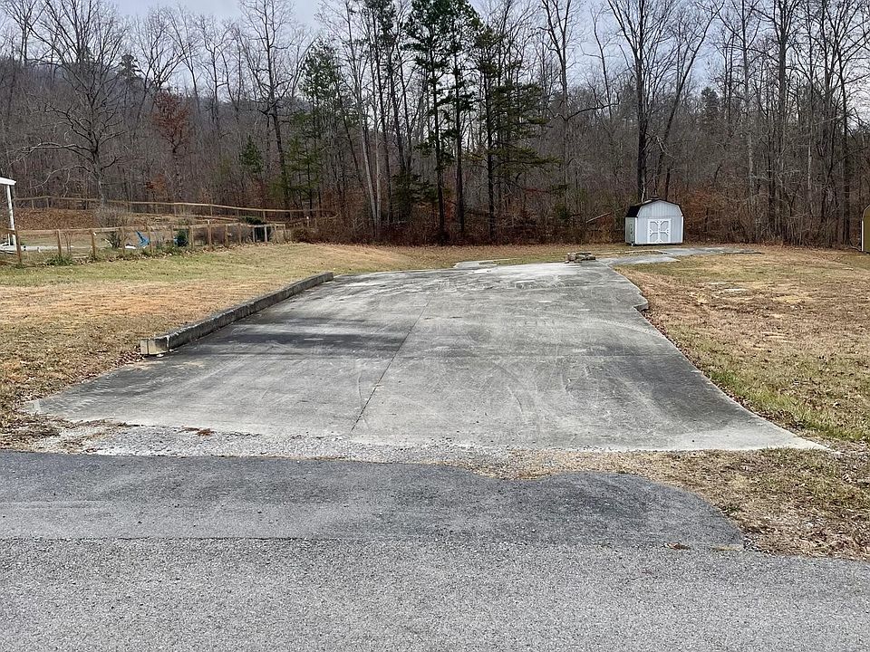 1st image of 402 Wildwood Cir
