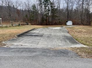 402 Wildwood Cir, La Follette, TN 37766