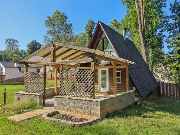 9025 Belaire St, Gainesville, GA 30506