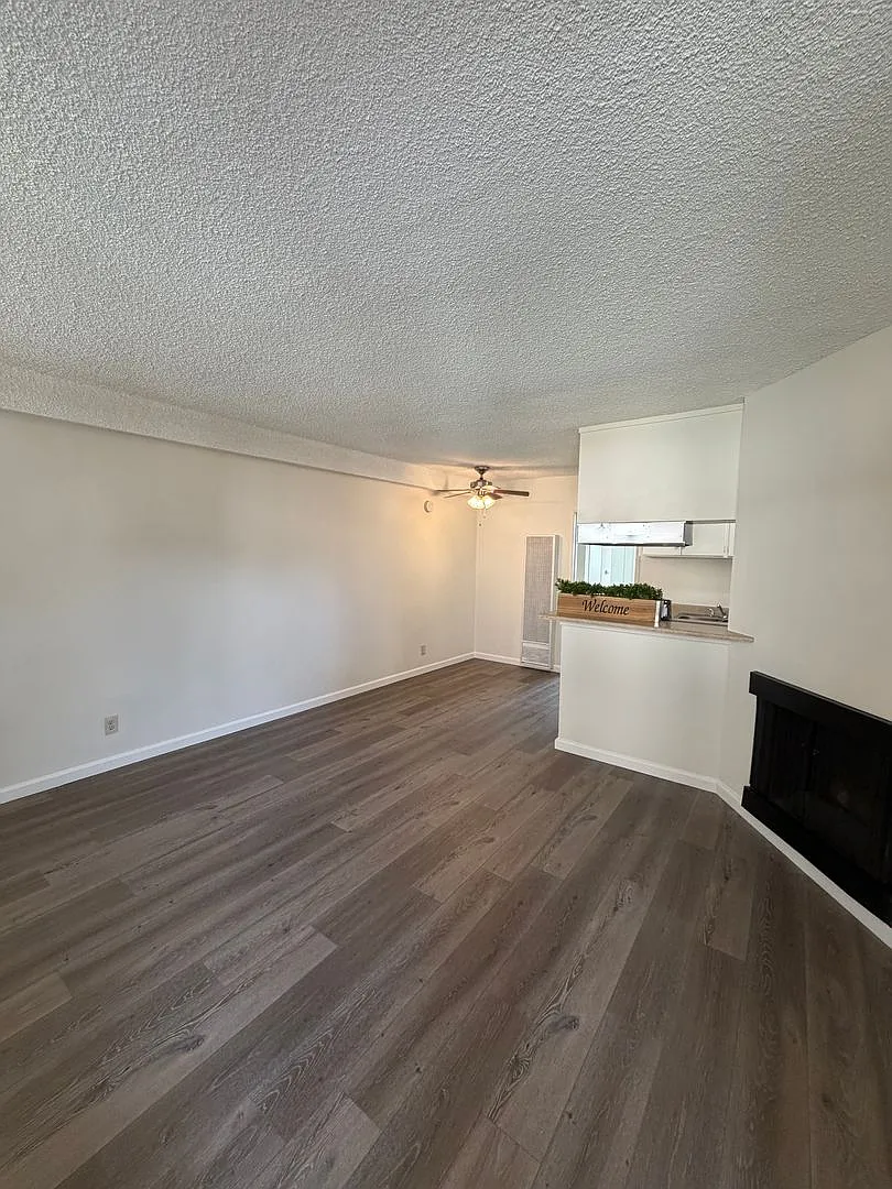 18520 Prairie St. — Photo 4