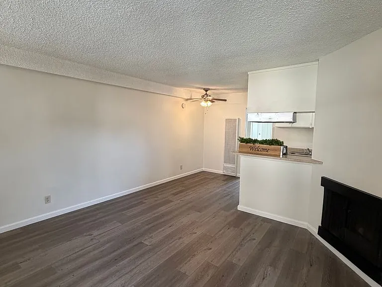 18520 Prairie St. — Photo 4