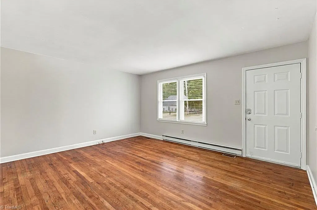 2 bed, 1.0 bath, 700 sqft, $1,000 — Photo 4