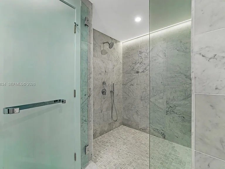 9221 E Bay Harbor Dr #412 — Photo 13