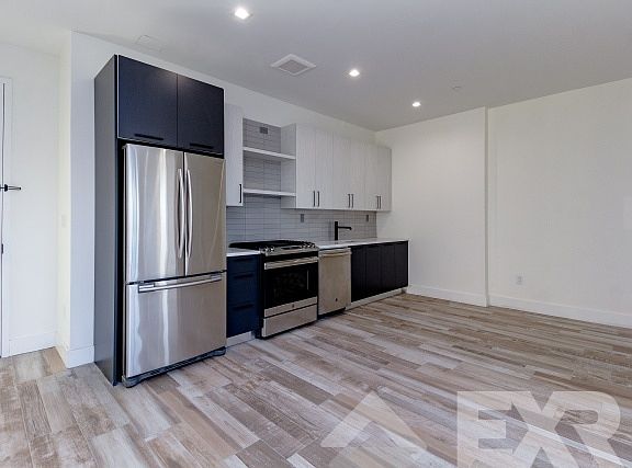 3rd image of 8 Fairview Pl #403D