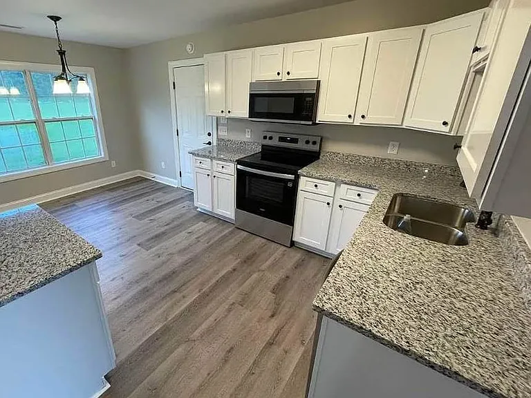 304 Livery Ct — Photo 4