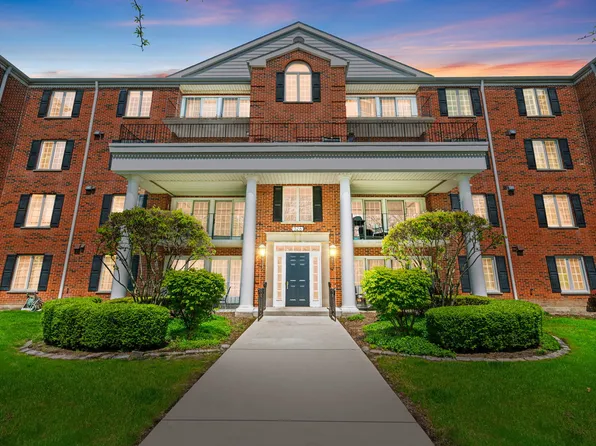 326 Park Ave APT 38, Clarendon Hills, IL 60514