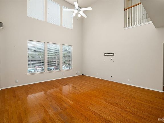 3rd image of 4002 Santa Olivia St