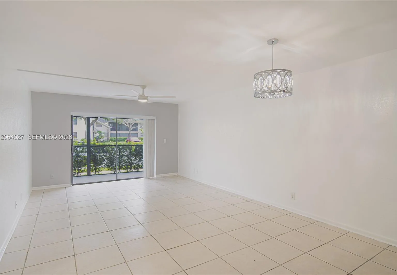 Coral Gardens Ii Condo — Photo 1
