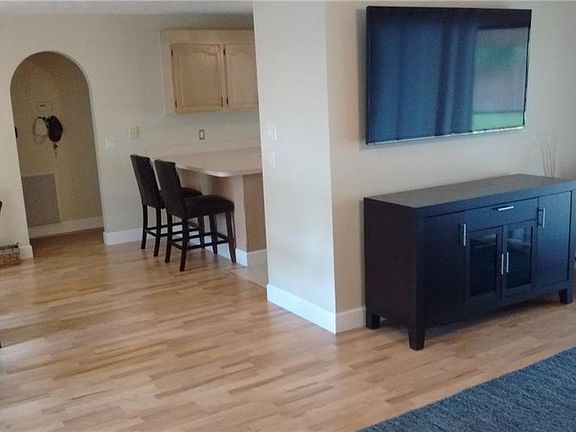 4th image of 2399 SE Fruit Ave