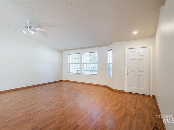 4th image of 13515 W Persimmon St