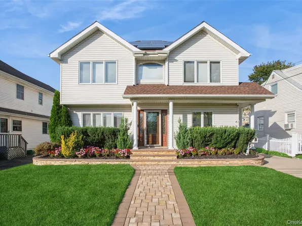 24 Yarmouth Road, East Rockaway, NY 11518