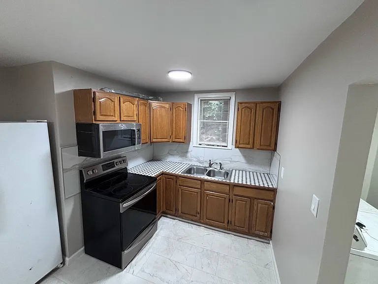 25 Boswell Ave #2 — Photo 3