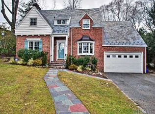 79 Bellows Ln, Manhasset, NY 11030