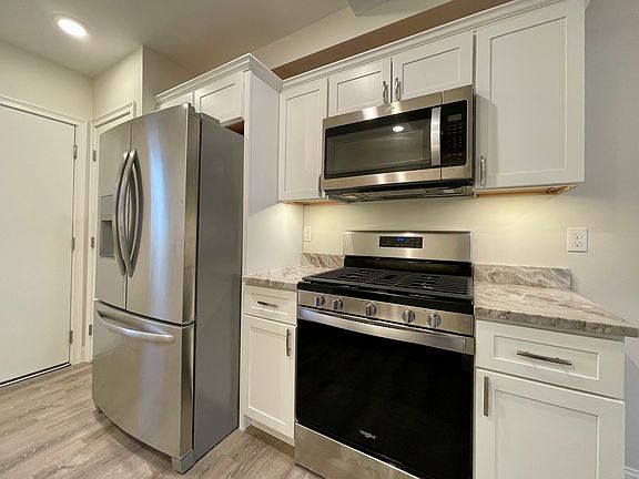 2nd image of 219 Waterman St #2-4