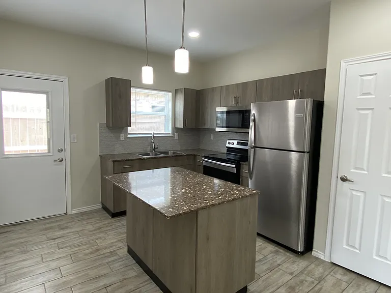 4903 N Hiawatha Dr — Photo 13