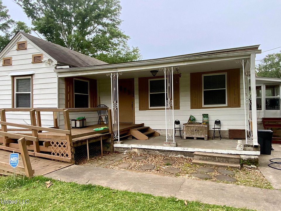 1st image of 144 Plummer Cir