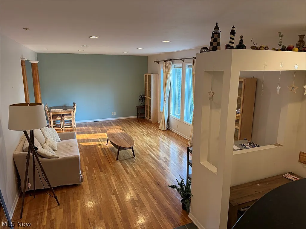 4 bed, 3.5 bath, 3420 sqft, $4,000 — Photo 3