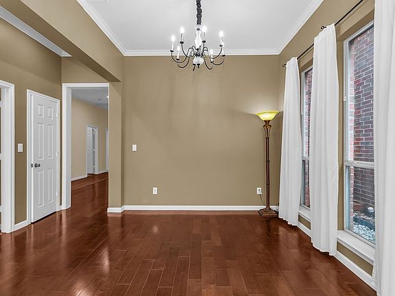 4th image of 6015 Thursby Ave