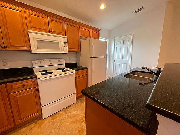 4th image of 411 Dove Ave Unit 101