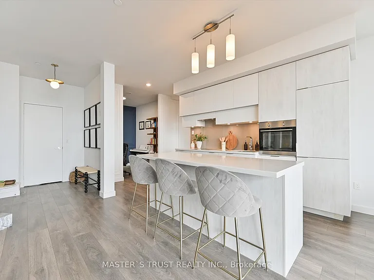 8 Eglinton Ave E #Penthouse 5801 — Photo 7