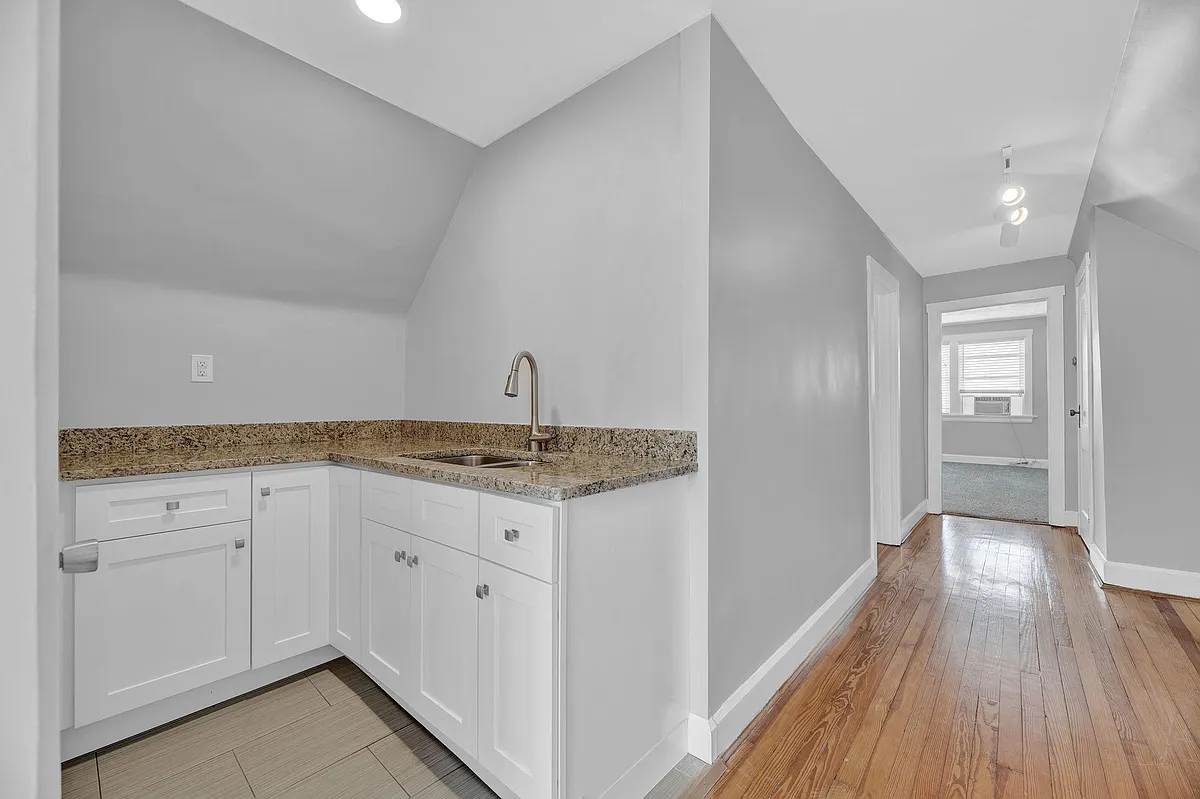 Building Photo - 3565 Pape Ave #3