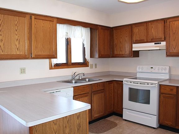 5th image of 2214 Patricia Ln