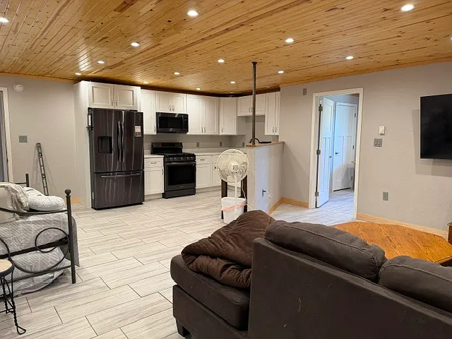 43 E 8th St #1 — Photo 3