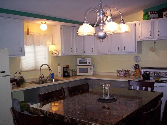 5th image of 221 Juniper Ave NW