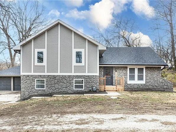 13331 Metropolitan Ave, Bonner Springs, KS 66012