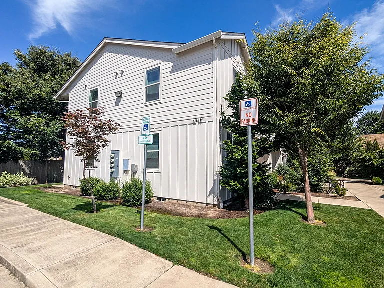 1040 Park Ave NE #105 — Photo 21