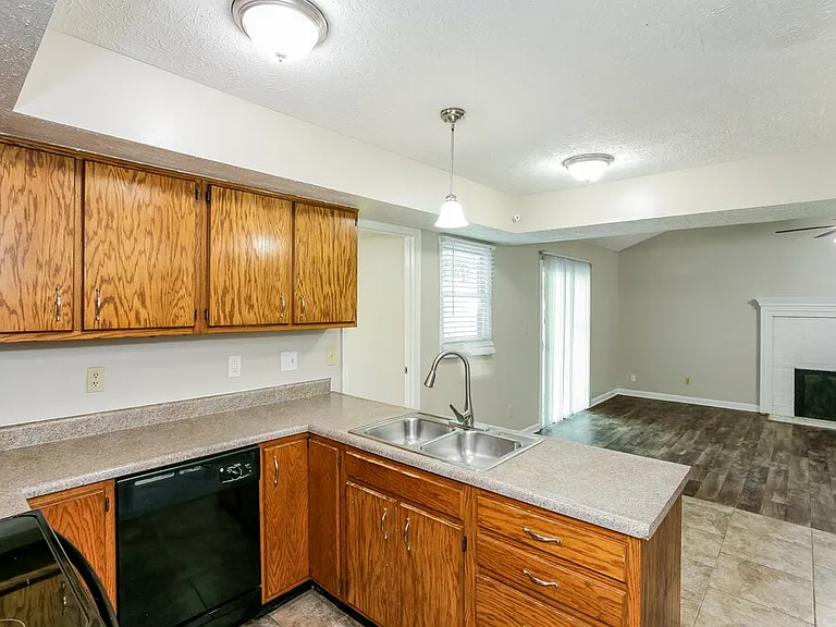 1112 Delray Dr — Photo 8