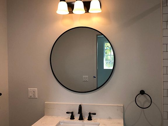 5th image of 831 N La Fayette Park Pl