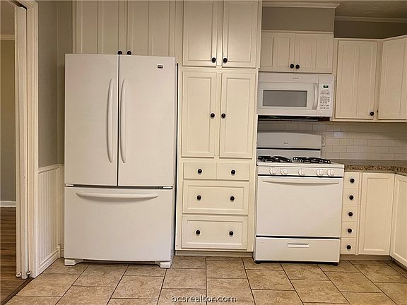 3rd image of 1304 Timm Dr